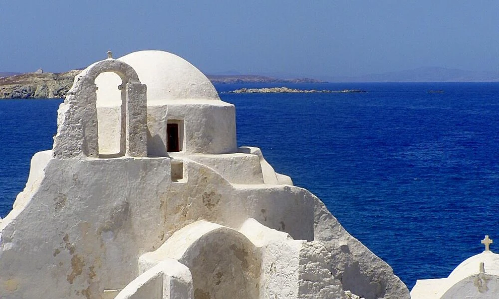 Μύκονος: Επιχειρηματίας ξεσπάει για τα περί μίσθωσης εκκλησίας